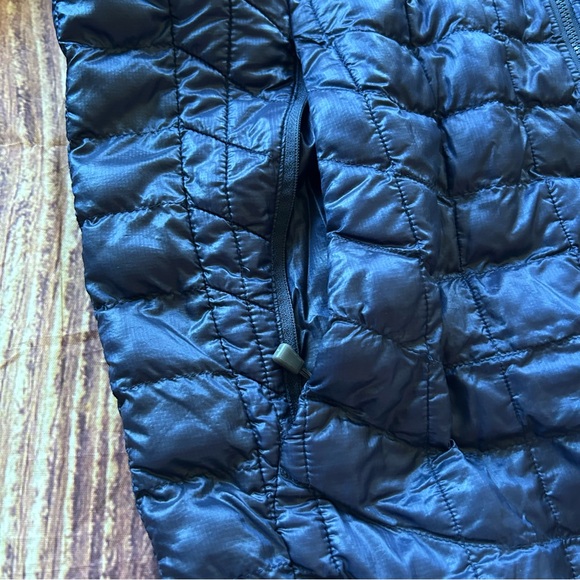 Men’s The Northface Thermoball Jacket Navy Size Medium - Picture 7 of 14